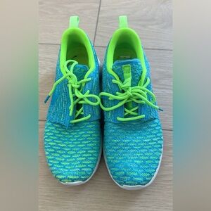 Nike Free Flyknit Women’s shoes in great condition, lightly used.
